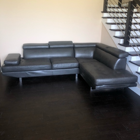 Sectional - Picture 1 of 1